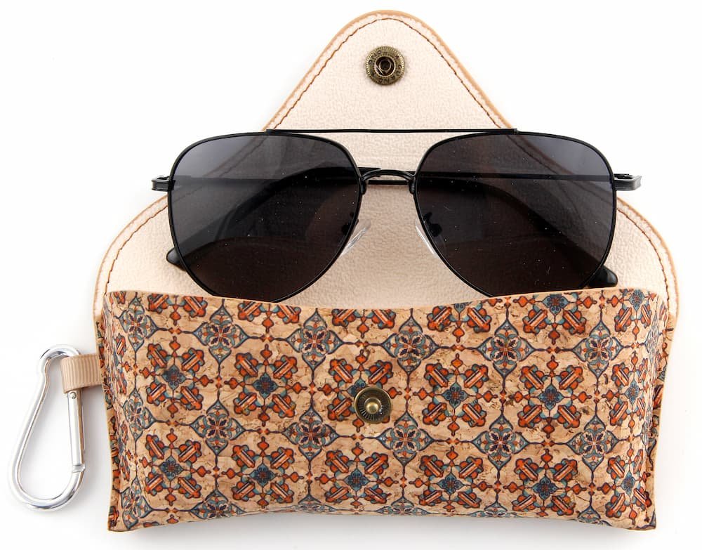 Portable Hard Shell Cork Glasses Case - Protective Sunglasses Carrier with Carabiner 4 Portable Hard Shell Cork Glasses Case - Protective Sunglasses Carrier with Carabiner - Image 4