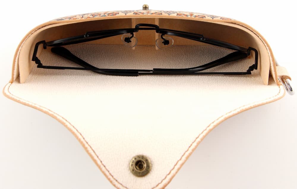 Portable Hard Shell Cork Glasses Case - Protective Sunglasses Carrier with Carabiner 5 Portable Hard Shell Cork Glasses Case - Protective Sunglasses Carrier with Carabiner - Image 5