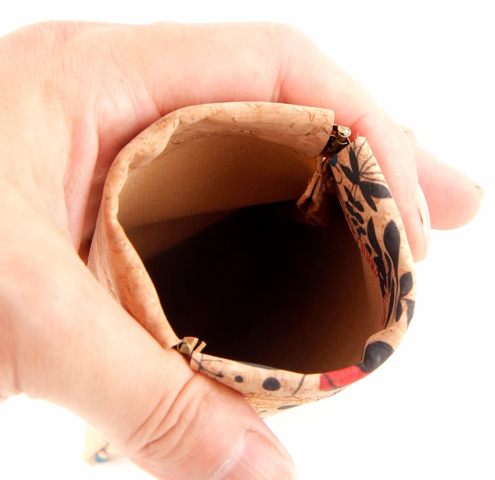 Natural Cork Glasses Case - Self-Closing Sunglasses Pouch, Eco-Friendly & Scratch-Resistant 4 Natural Cork Glasses Case - Self-Closing Sunglasses Pouch, Eco-Friendly & Scratch-Resistant - Image 4