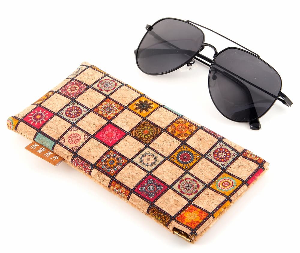 Natural Cork Glasses Case - Self-Closing Sunglasses Pouch, Eco-Friendly & Scratch-Resistant 2 Natural Cork Glasses Case - Self-Closing Sunglasses Pouch, Eco-Friendly & Scratch-Resistant - Image 2